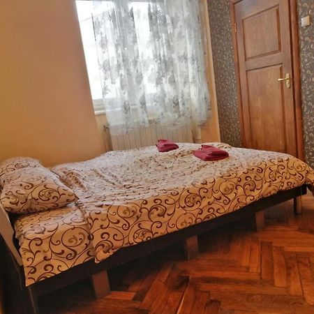 Apple Hostel Lviv Exterior photo